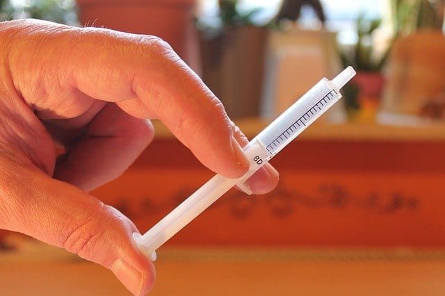 cbd-oil-syringe